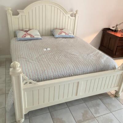 LOT#7MB: Thomasville King Bed