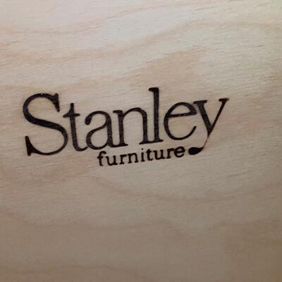 LOT#16U: Stanley Furniture Co. Lighted Display Units