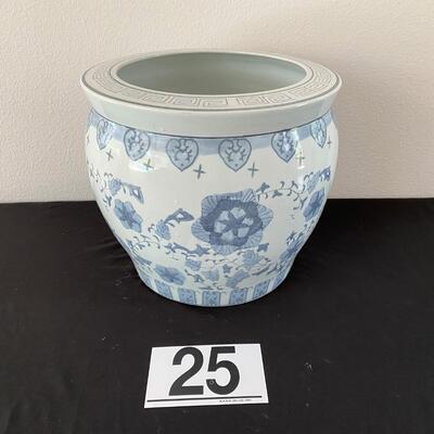LOT#25LR: Asian-themed Garden Vase
