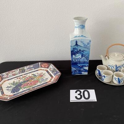 LOT#30LR: Assorted Asian Ceramic Lot