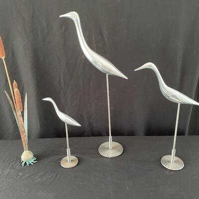 LOT#50DR: Décor Lot With Mid-Century-Style Birds
