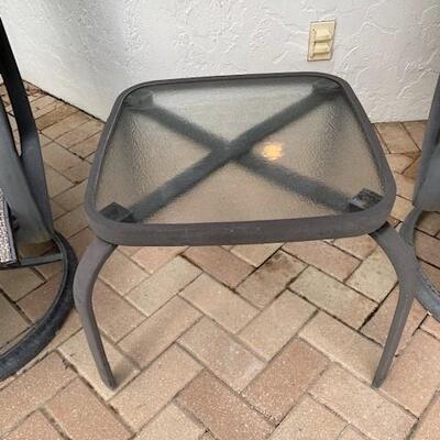 LOT#89P: Pair of Patio Swivel Chairs and Table