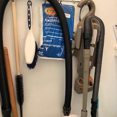 LOT#119Y: Contents of Utility Closet