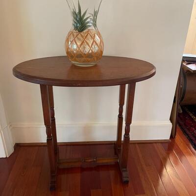F437 Oval Chestnut Table with Stretcher with Pineapple Vase 