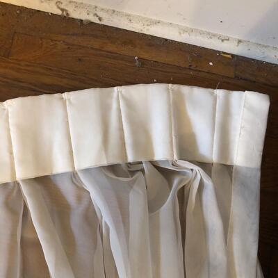 Lot 39 - Vintage Curtains & Queen Size Linens