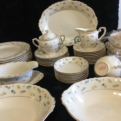 8 pc setting. Federal. Excellent condition 