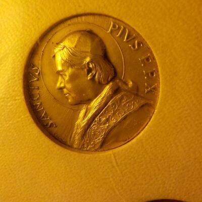 Vatican  Commemorative pope coin.. 