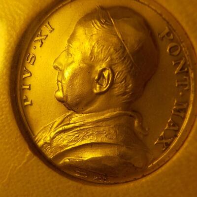 Vatican  Commemorative pope coin.. 