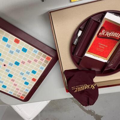 Lot 362  deluxe Turntable Scrabble