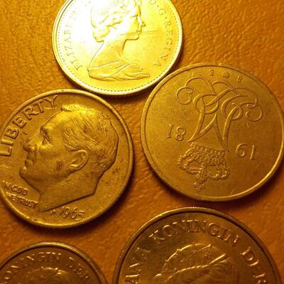 5 Mix coins Netherlands, Canadian, British, USA,