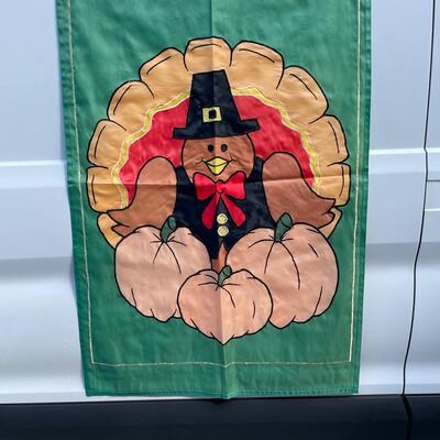Lot 378 Set of 5 Holiday Flags