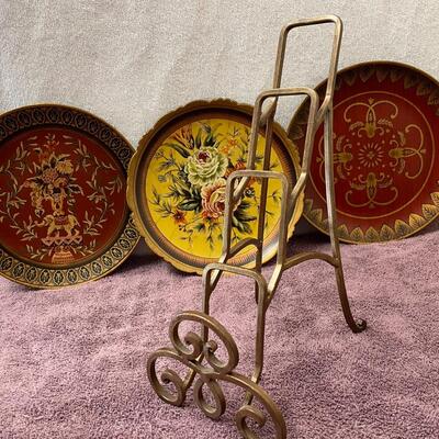 Lot 396  Set of 3 Plates with Stand