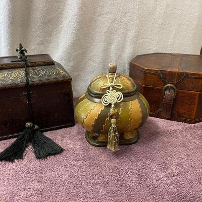 Lot 399  3 Piece Decor Set: 2 Boxes and 1 Round with Lids