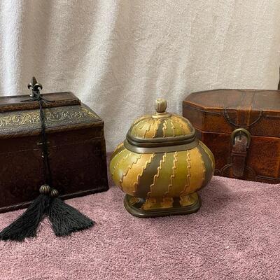 Lot 399  3 Piece Decor Set: 2 Boxes and 1 Round with Lids