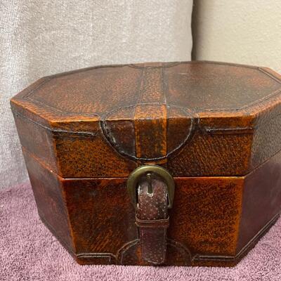 Lot 399  3 Piece Decor Set: 2 Boxes and 1 Round with Lids