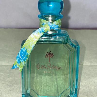 Lot 402  Lily Pulitzer Cologne and Turquoise Bath Set