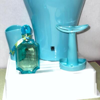 Lot 402  Lily Pulitzer Cologne and Turquoise Bath Set