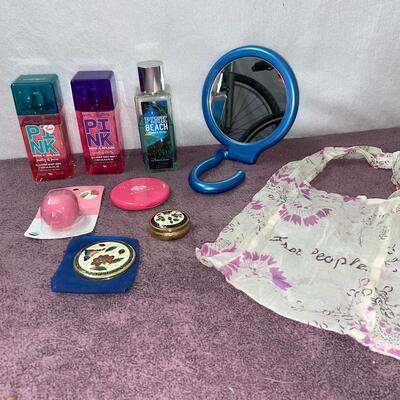 Lot 404  Miscellaneous Bathroom Set 