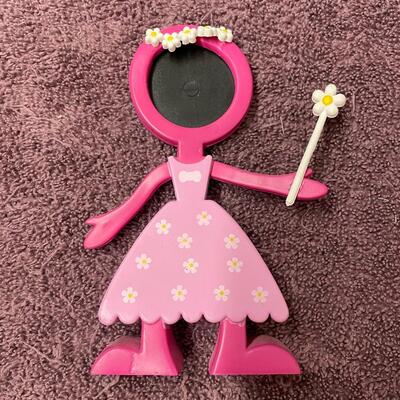Lot 405  Miscellaneous Girl's Bedroom Accents