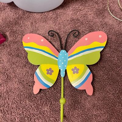 Lot 405  Miscellaneous Girl's Bedroom Accents