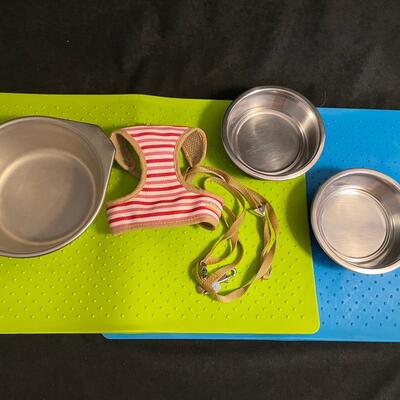 Lot 425  Pet Items: 2 Floor-mats, Dog Leash, and 3 Food Bowls
