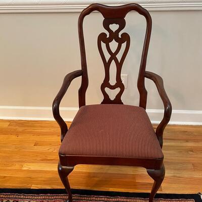 Lot 428 - Beautiful Traditional Dining Room Set