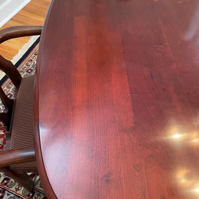 Lot 428 - Beautiful Traditional Dining Room Set