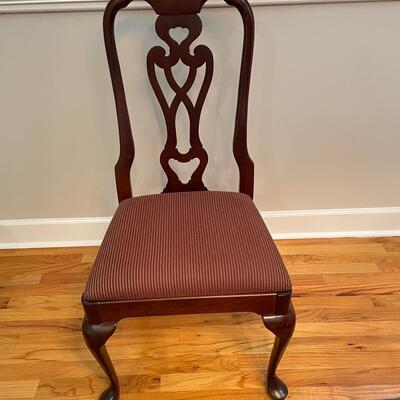 Lot 428 - Beautiful Traditional Dining Room Set