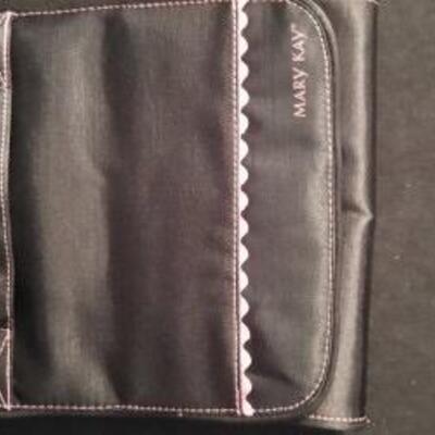 Lot 431  Mary Kay Accessories 