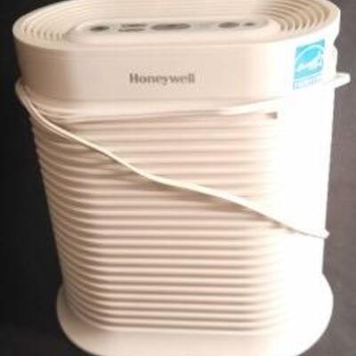 Lot 441  Honeywell Air Purifier