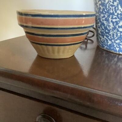 162. Splatterware Lamp & 4 Small Pottery Bowls  