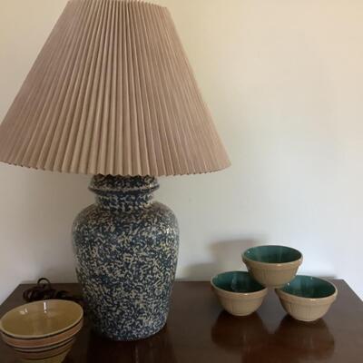 162. Splatterware Lamp & 4 Small Pottery Bowls  