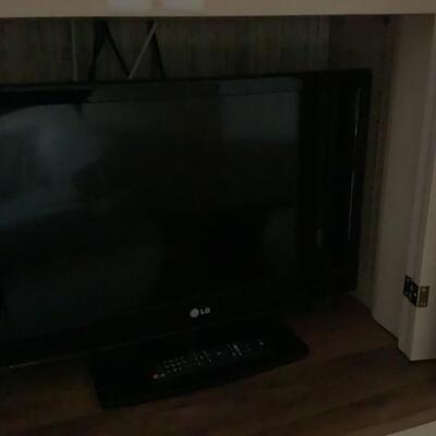 171. LG Flatscreen TV - 26â€ 