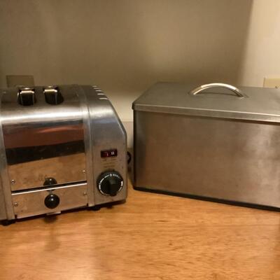 186. Dualit Toaster & Bread Box 
