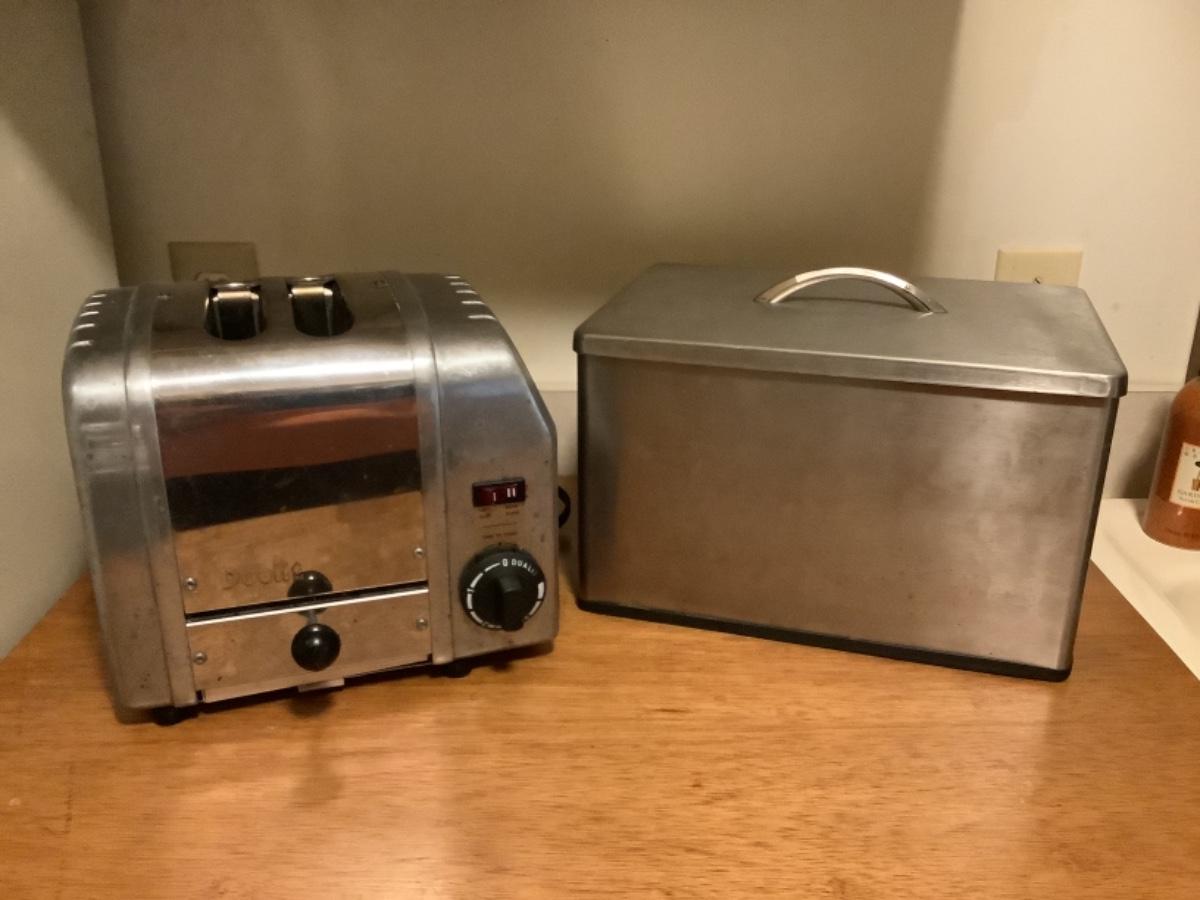 186. Dualit Toaster & Bread Box