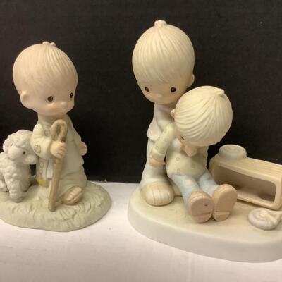 192 Lot of Ceramic Figures ( 2 Jonathan & David figures ) 