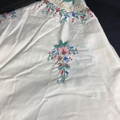 Vintage Round Embroidered Floral Table Cloth