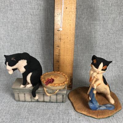 Pair of Cat Figurines
