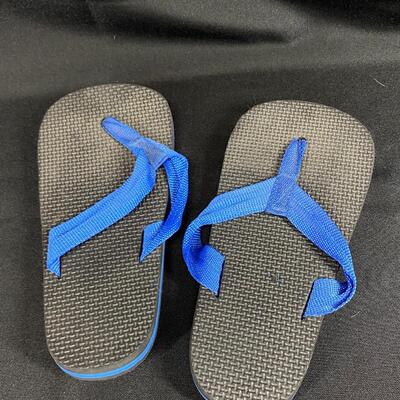 Retro Black & Blue Flat Foot Flip Flops