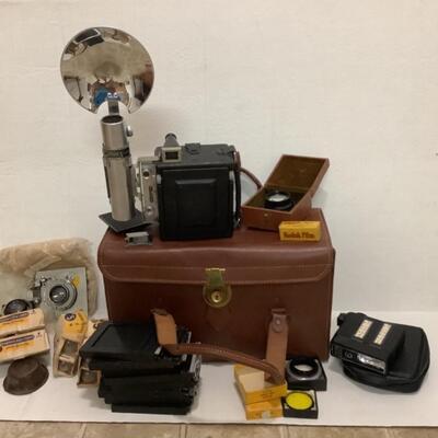 B618 Vintage Kodak Graphic Camera with Accessories