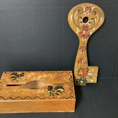B634 Vintage Painted Wood Tissue Box and Key Holder