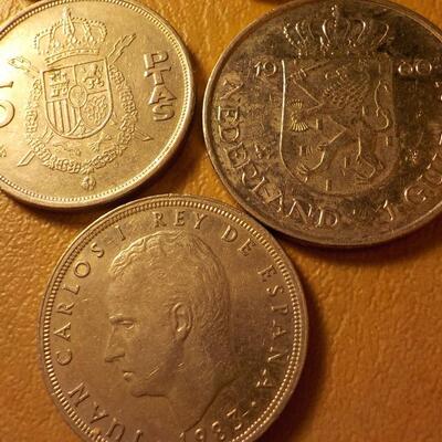 5 1980 Foreign collector coins.