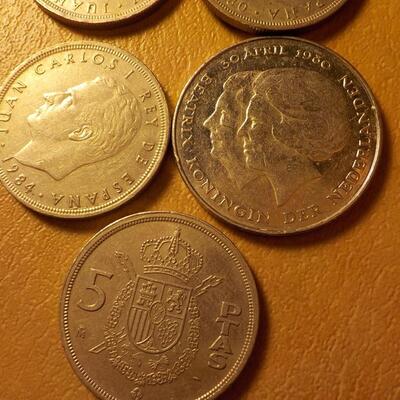 5 1980 Foreign collector coins.