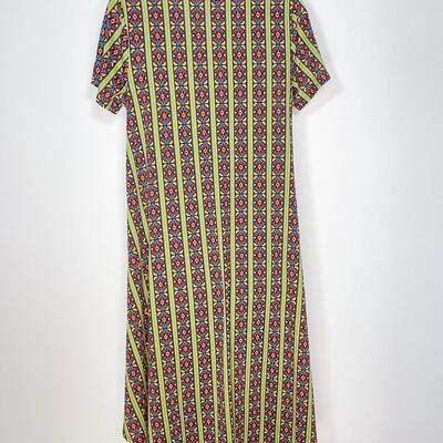 LULAROE â€œCARLYâ€ GREEN PATTERNED SWING DRESS - SIZE MEDIUM