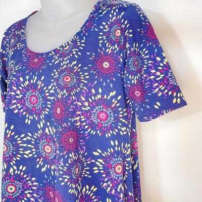 LULAROE BLUE & RED PATTERNED TOP - SIZE XSMALL