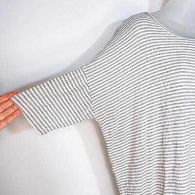 LULAROE BLACK & WHITE STRIPED TOP - SIZE LARGE