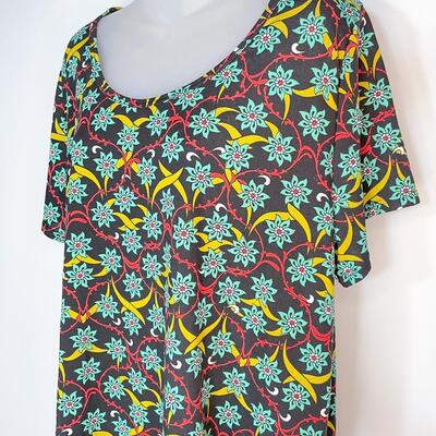 LULAROE FLORAL TOP - SIZE 2XL