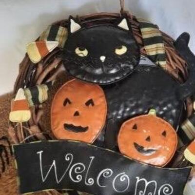 Lot 452  Halloween Mat and Door Decoration