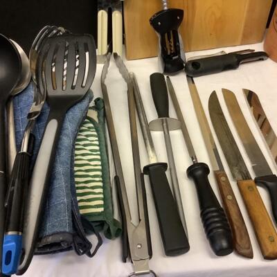 215  Kitchen Knives / Cutting Boards & More