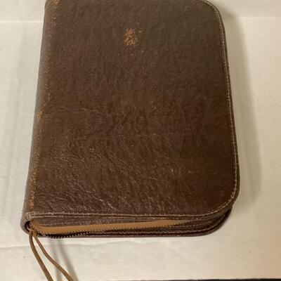 C639 Vintage Travel Grooming Kit with Genuine Leather Zip-Up Case